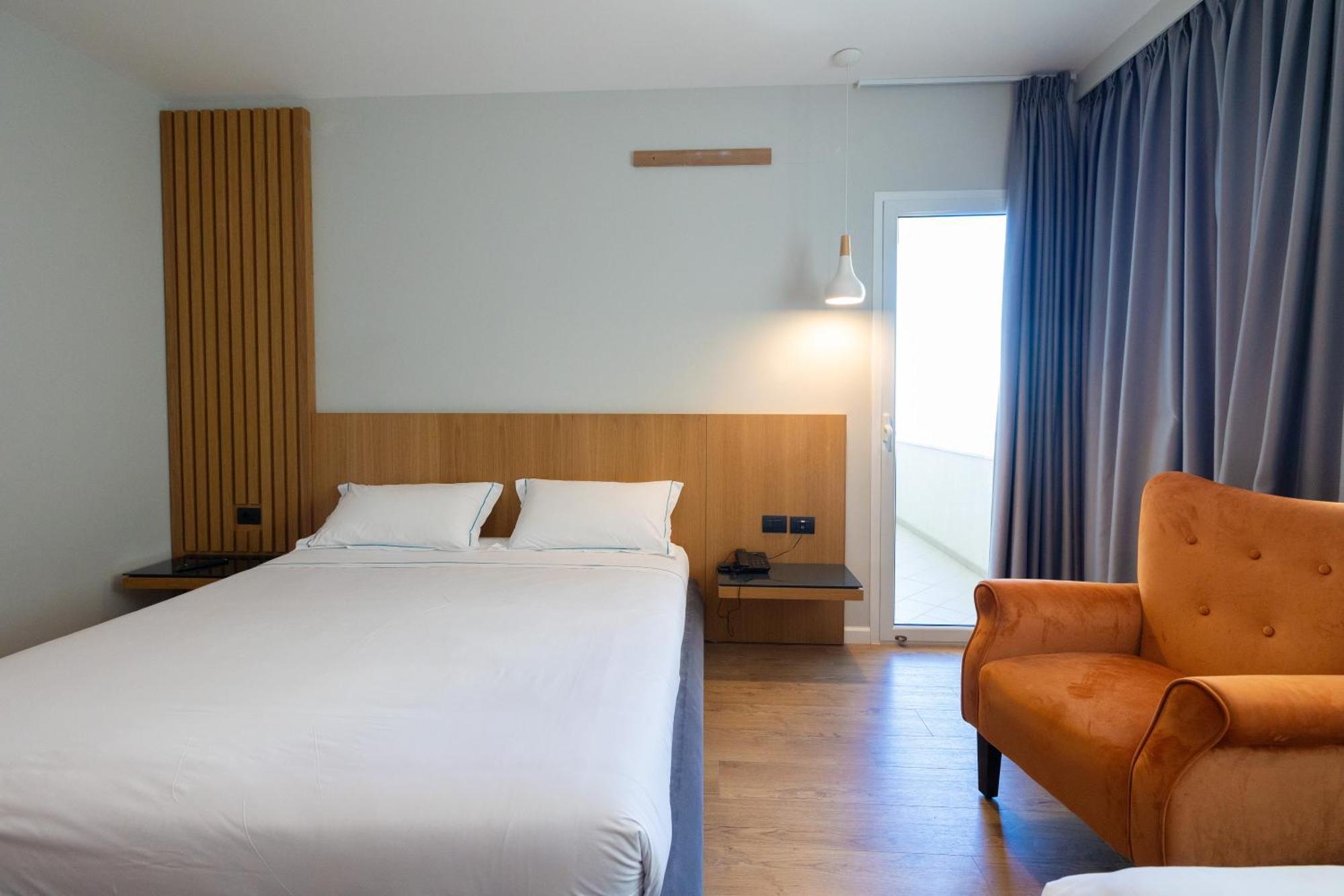 Duka Hotel Vlore Ngoại thất bức ảnh