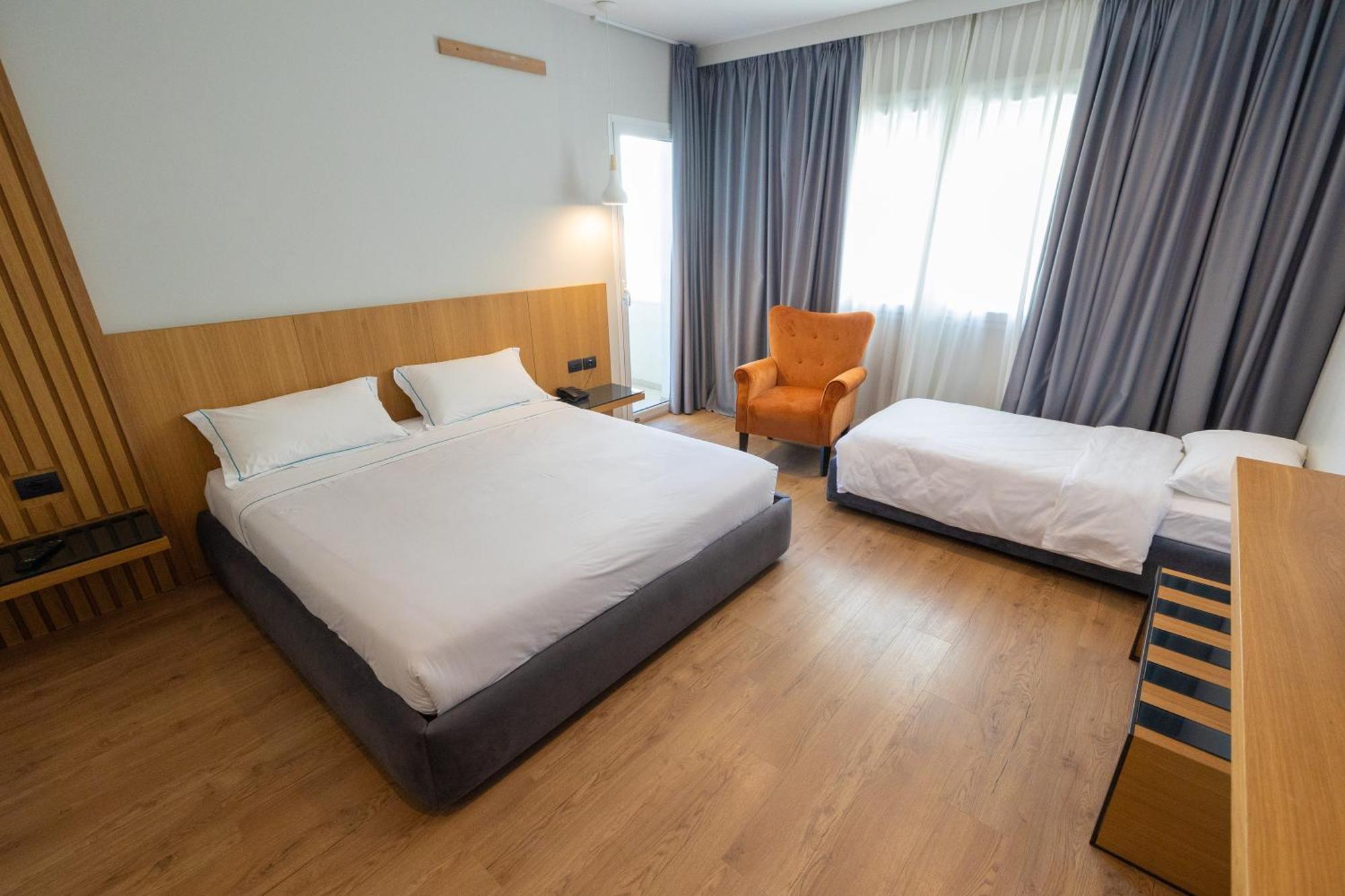 Duka Hotel Vlore Ngoại thất bức ảnh