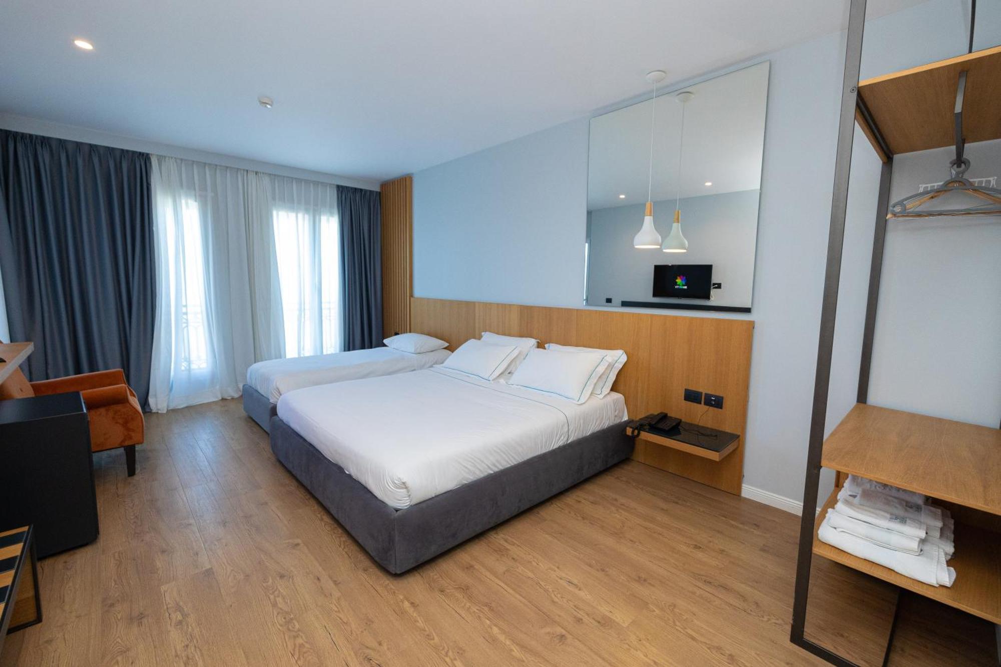 Duka Hotel Vlore Ngoại thất bức ảnh